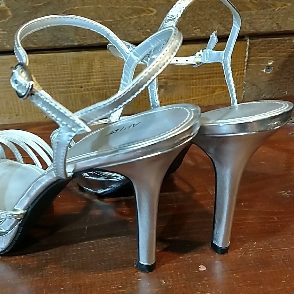 High heels - Picture 3 of 3